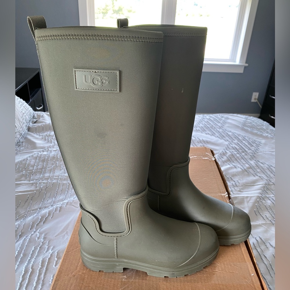 UGG Women’s 9 Droplet Tall Rain Boots Green Waterproof Comfy Neoprene Like New